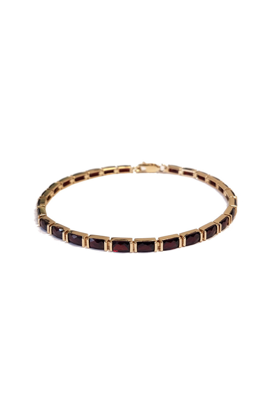 Gold bracelet with garnet