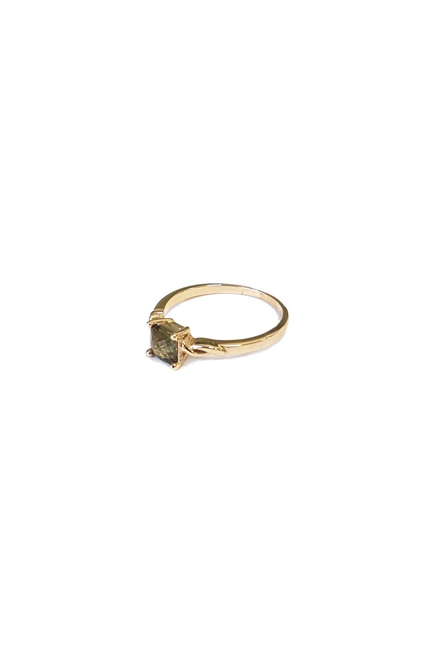 Gold ring, moldavite