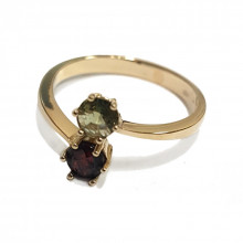 Gold ring with garnet and moldavite